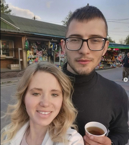 안드리가 전쟁에서 다치기 전 커플의 모습. [알리나 인스타그램]